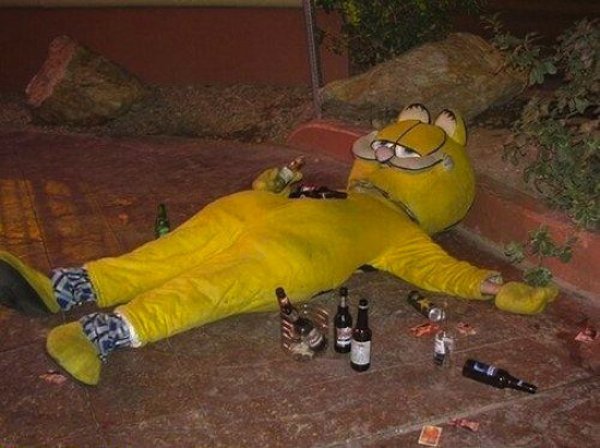 01-drunk-people-passed-out-on-halloween-typical-garfield.jpg